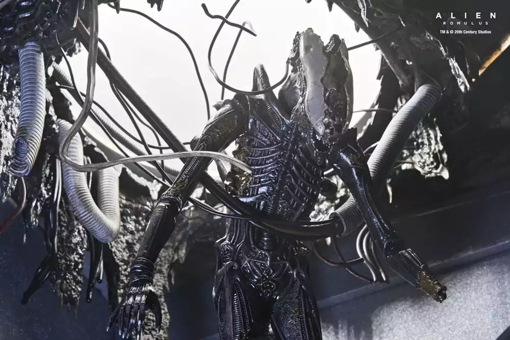 alien-romulus-action-figure-deluxe-suspended-lab-xenomorph-xx121-18-cm-1751249969-3