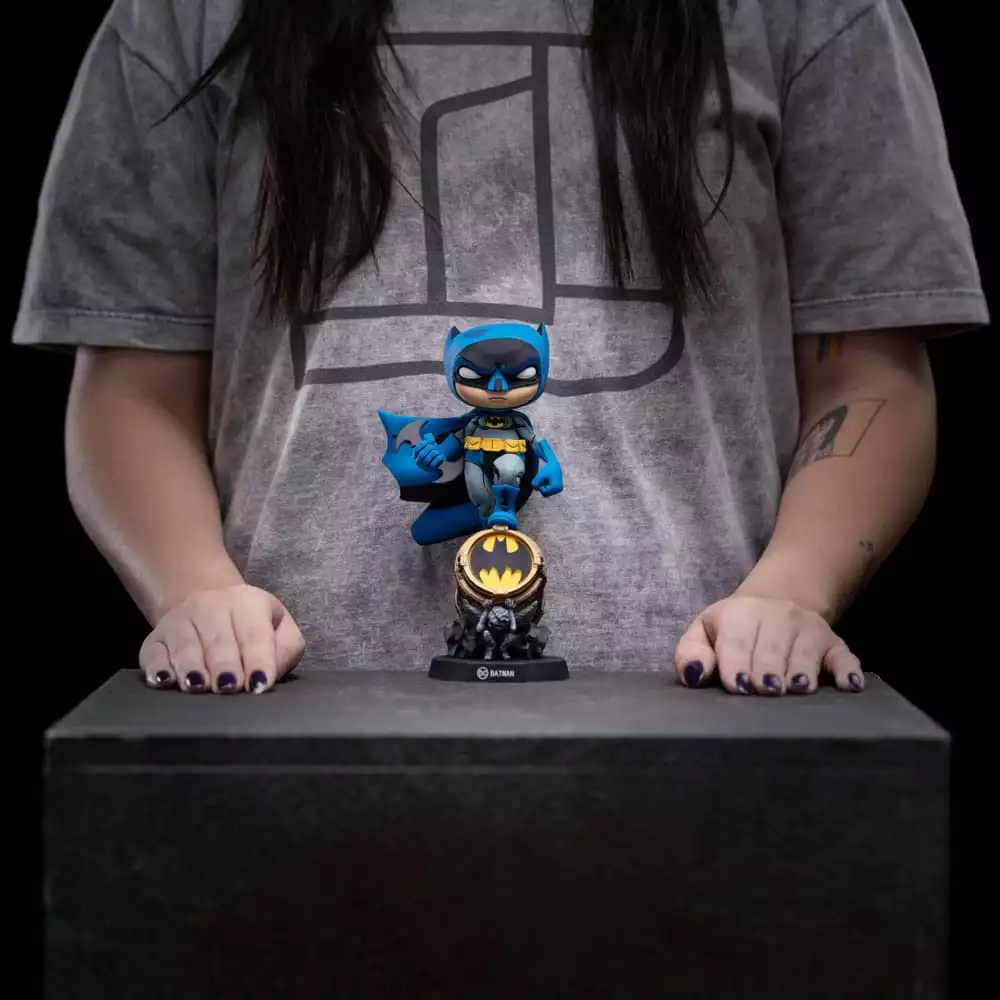 batman-mini-co-pvc-figure-batman-on-bat-signal-blue-variant-15-cm-1751187160-6