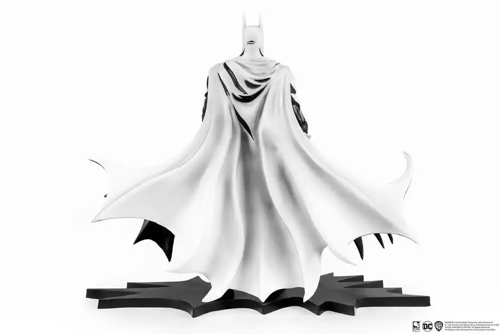 batman-px-pvc-statue-1-8-sdcc-2024-batman-black-white-version-27-cm-1751294708-4