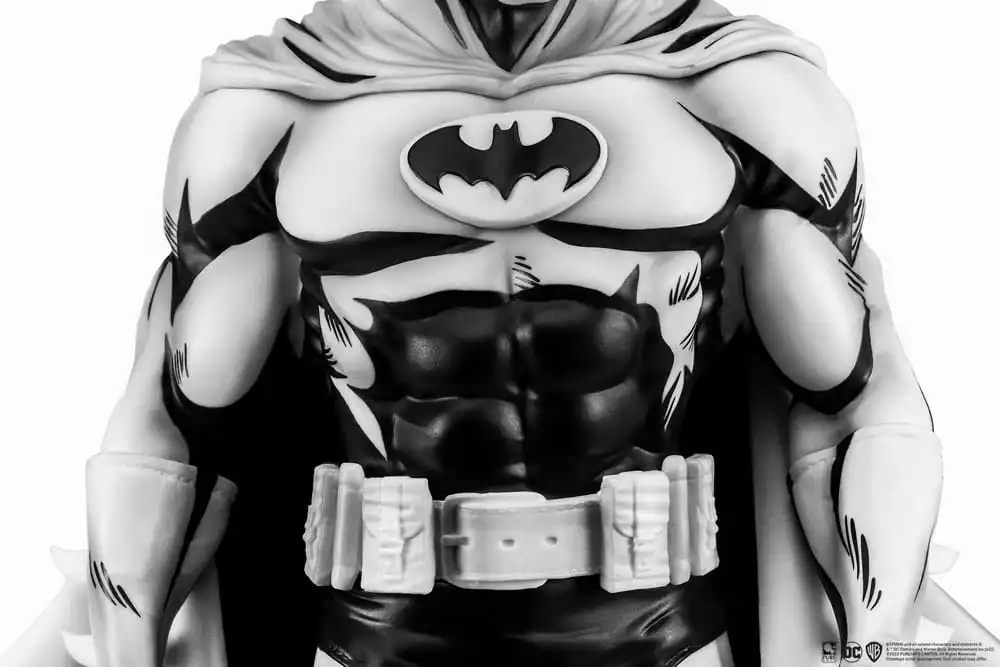 batman-px-pvc-statue-1-8-sdcc-2024-batman-black-white-version-27-cm-1751294714-6