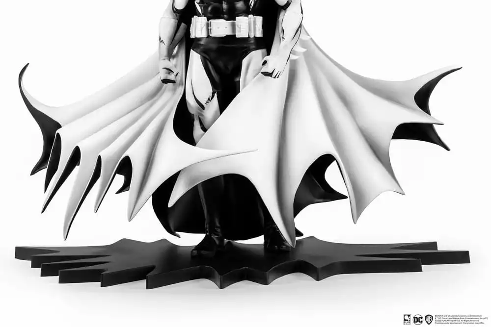 batman-px-pvc-statue-1-8-sdcc-2024-batman-black-white-version-27-cm-1751294721-9