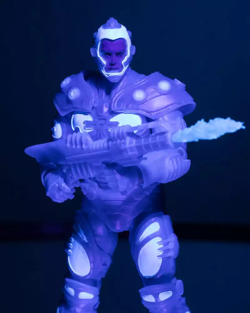 batman-robin-dc-multiverse-action-figure-mr-freeze-black-light-edition-gold-label-18-cm-1751225472-5