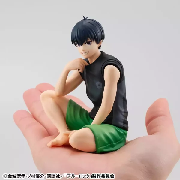 blue-lock-g-e-m-series-pvc-statue-yoichi-isagi-palm-size-9-cm-1751232770-1