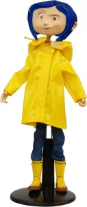 Coraline: Bambola Articolata da 18 cm con Impermeabile e Stivali