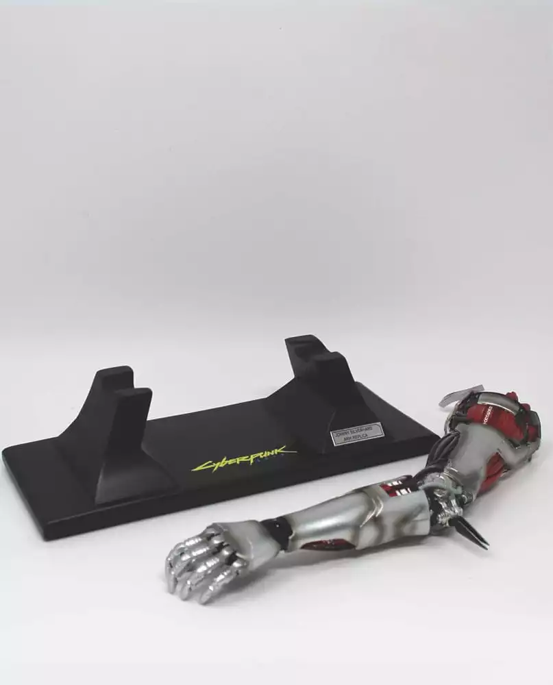 cyberpunk-edgerunners-replica-silverhand-arm-30-cm-1751244772-4