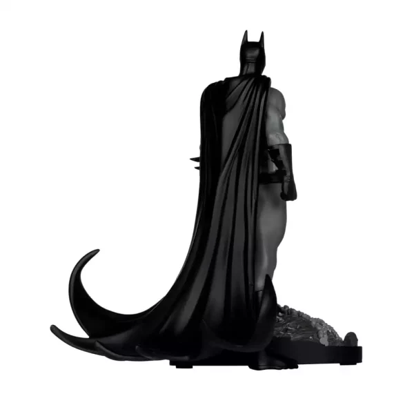 dc-direct-statue-1-10-batman-by-bjorn-barends-black-white-18-cm-1751226005-3 dc-direct-statue-1-10-batman-by-bjorn-barends-black-white-18-cm-1751226005-3