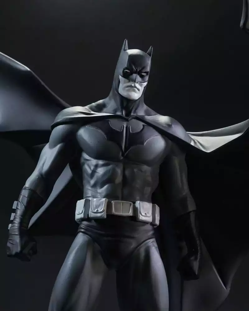 dc-direct-statue-batman-black-white-batman-by-jorge-jimenez-27-cm-1751225998-9