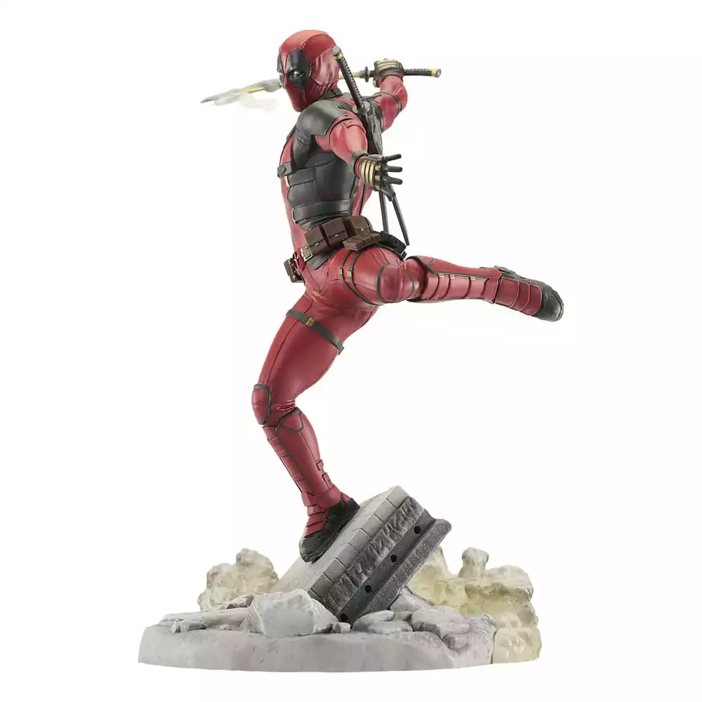 deadpool-wolverine-gallery-pvc-statue-deadpool-25-cm-1751122647-2