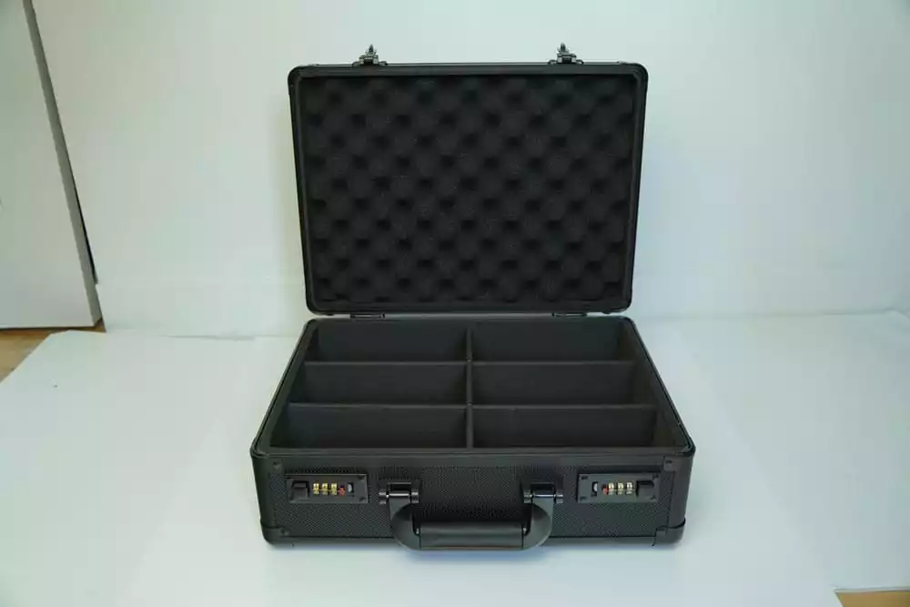 evoretro-trading-card-suitcase-black-1751124771-0