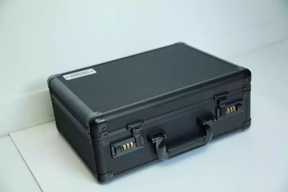 evoretro-trading-card-suitcase-black-1751124775-5