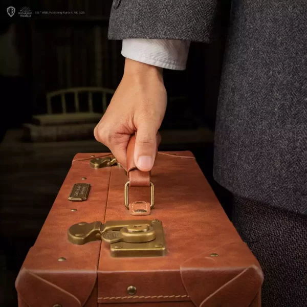fantastic-beasts-replica-1-1-newt-scamander-suitcase-limited-edition-1751183276-2