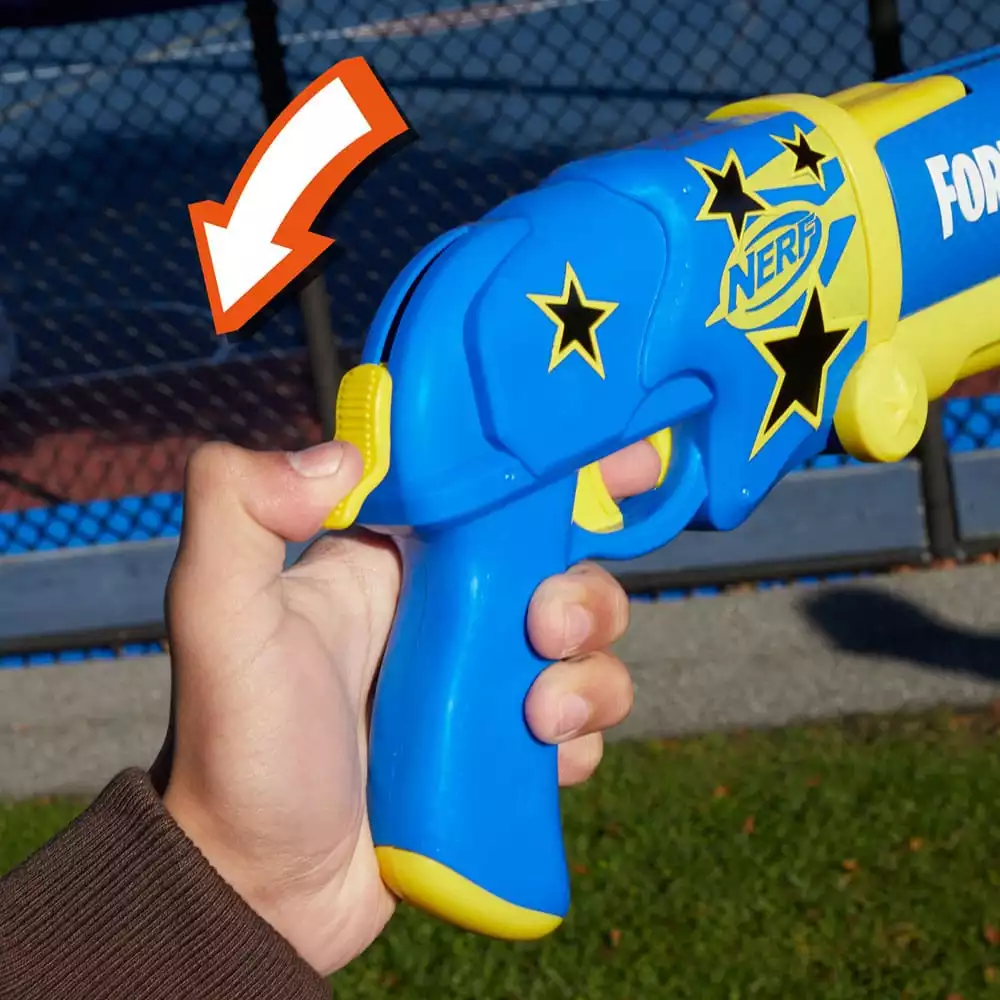 fortnite-nerf-half-tone-hero-blaster-1751157994-4