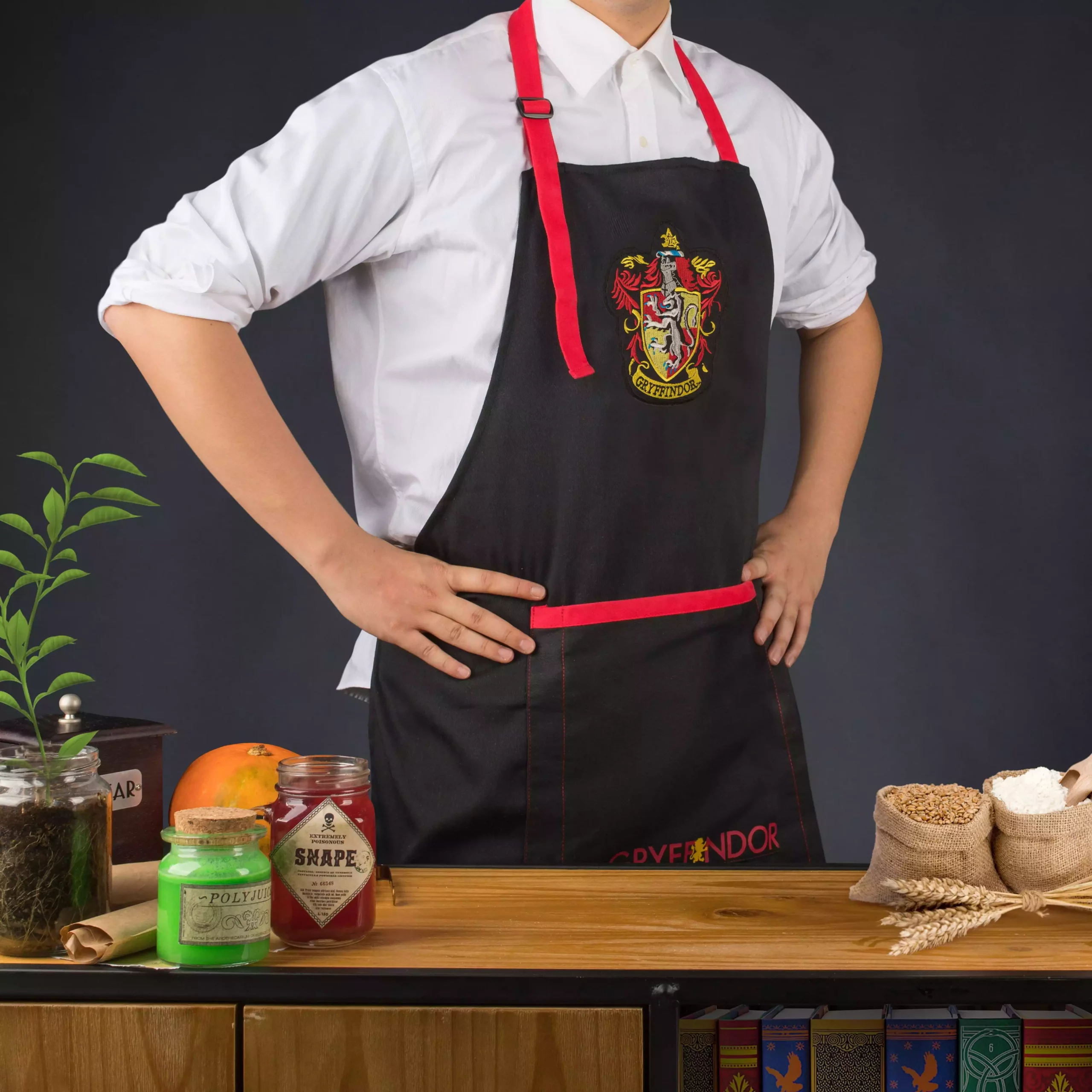 harry-potter-apron-gryffindor-1751183301-2