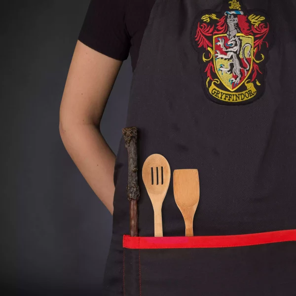 harry-potter-apron-gryffindor-1751183306-3 harry-potter-apron-gryffindor-1751183306-3