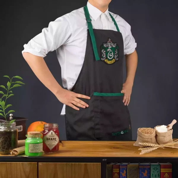 harry-potter-apron-slytherin-1751183318-2 harry-potter-apron-slytherin-1751183318-2