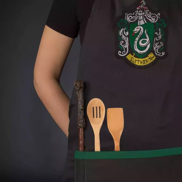 harry-potter-apron-slytherin-1751183319-3 harry-potter-apron-slytherin-1751183319-3