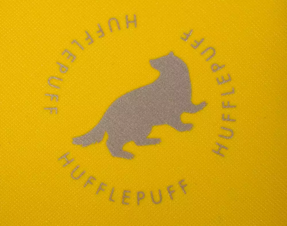 harry-potter-handbag-hufflepuff-1751116195-4