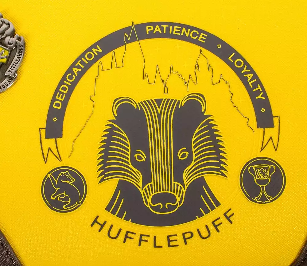 harry-potter-handbag-hufflepuff-1751116196-6