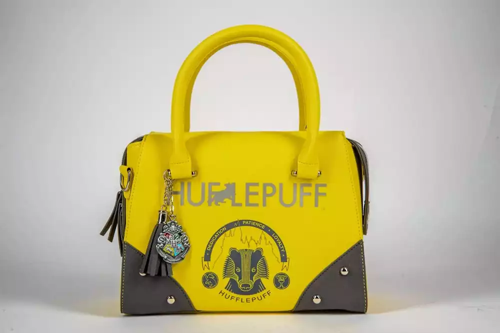 harry-potter-handbag-hufflepuff-1751116197-7