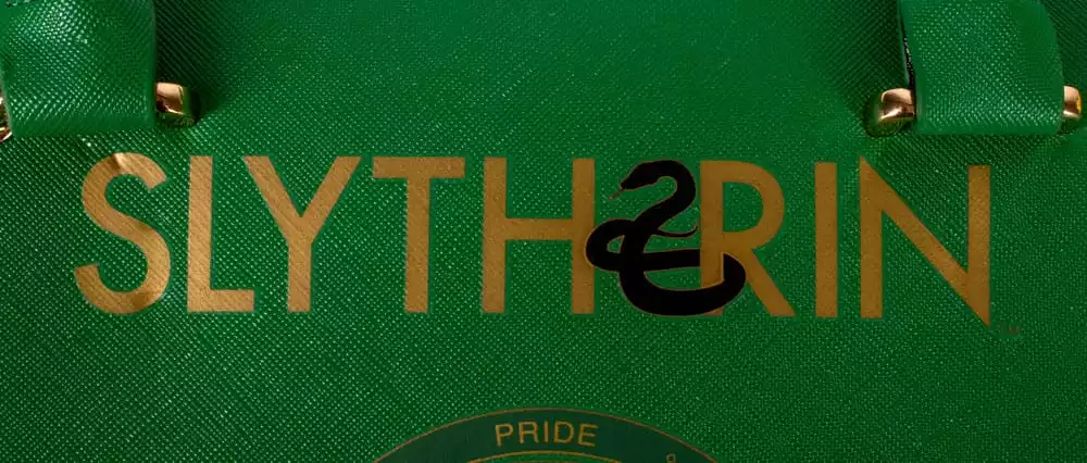 harry-potter-handbag-slytherin-1751116179-4