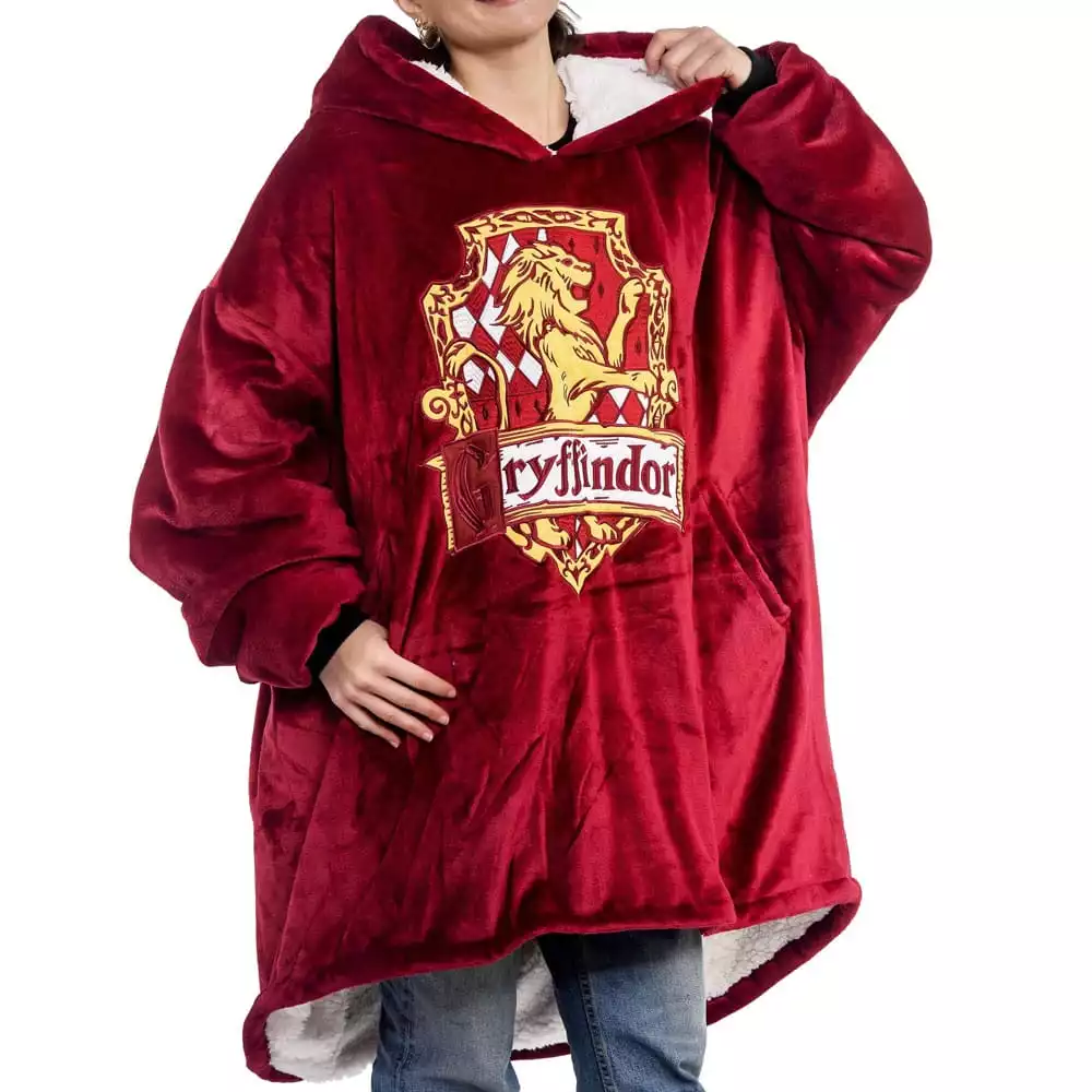 harry-potter-oversized-hoodie-blanket-gryffindor-1751116212-0