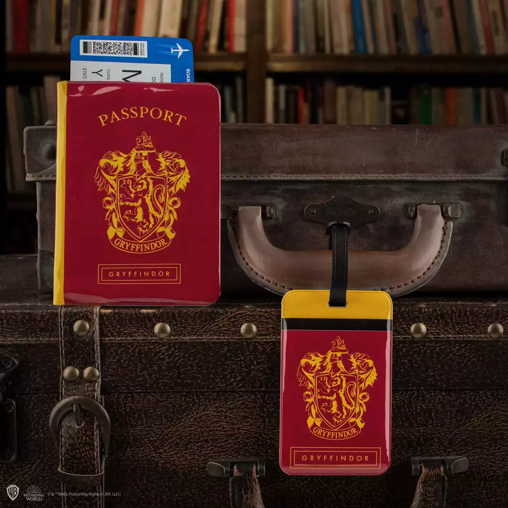 harry-potter-passport-case-luggage-tag-set-gryffindor-1751183478-1