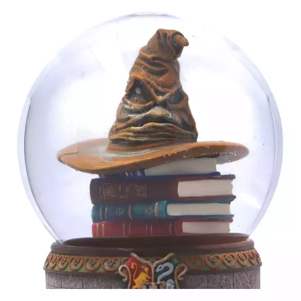 harry-potter-snow-globe-hogwarts-1751251760-5 harry-potter-snow-globe-hogwarts-1751251760-5