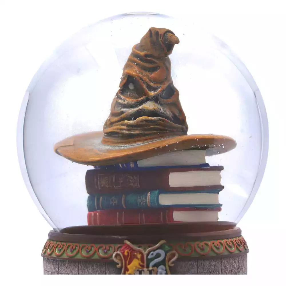 harry-potter-snow-globe-hogwarts-1751251760-5