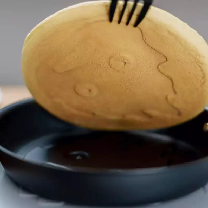 howls-moving-castle-non-stick-pancake-pan-calcifer-1751117684-3