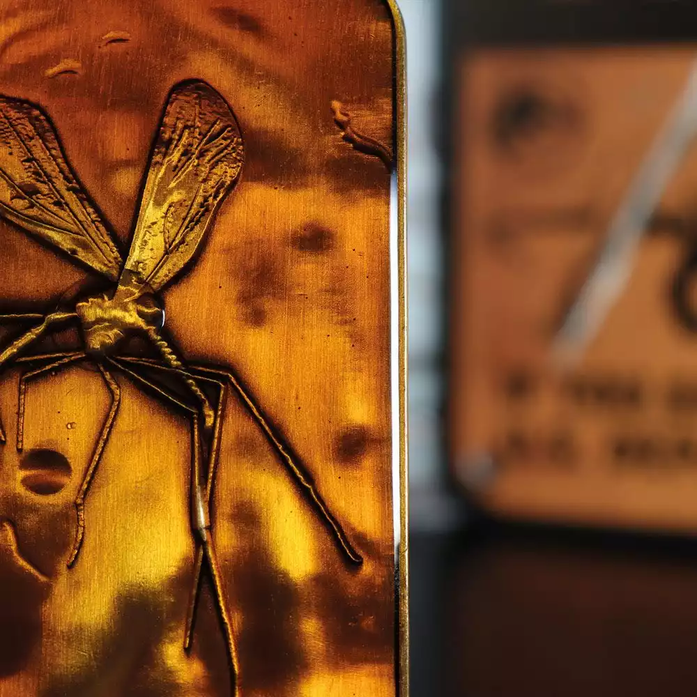 jurassic-park-ingot-mosquito-in-amber-limited-edition-1751133326-9