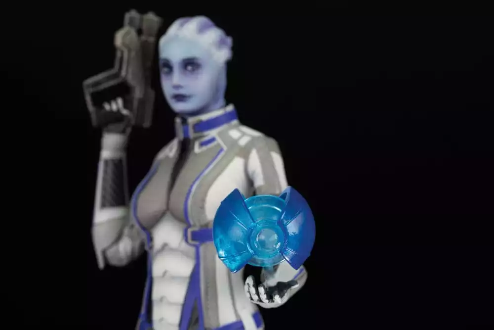 mass-effect-pvc-statue-liara-tsoni-22-cm-1751122264-2