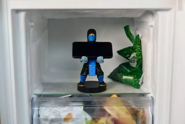 mortal-kombat-cable-guys-charging-stand-sub-zero-20-cm-1751125045-1 mortal-kombat-cable-guys-charging-stand-sub-zero-20-cm-1751125045-1