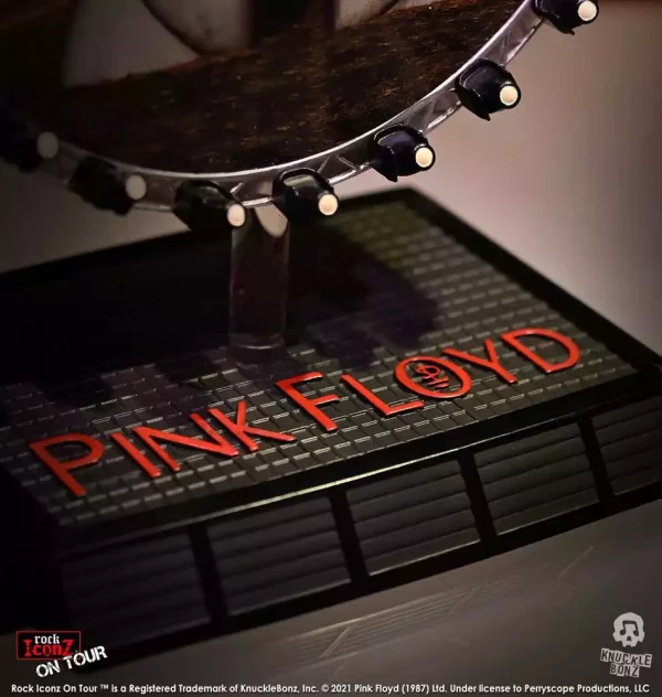 pink-floyd-rock-ikonz-on-tour-statue-projection-screen-1751194890-19