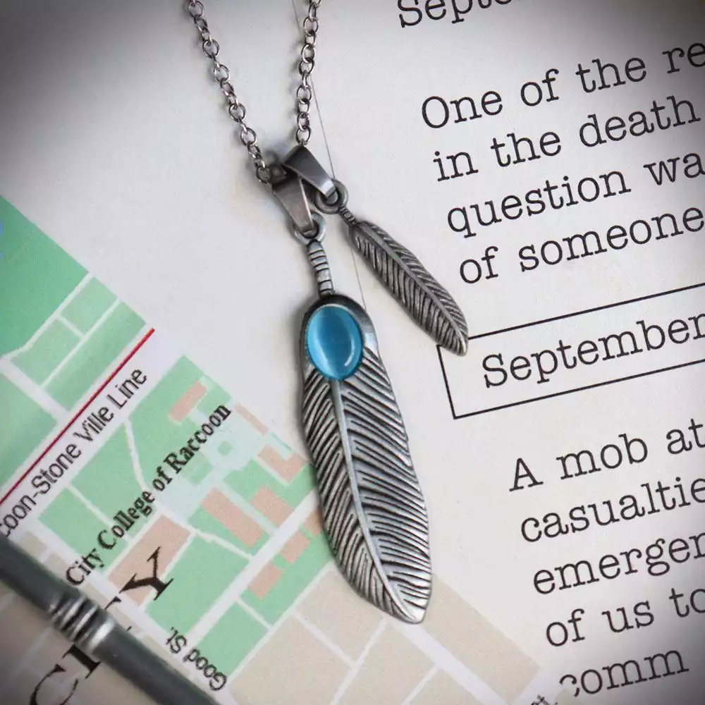 resident-evil-2-necklace-claire-redfields-limited-edition-1751132495-1