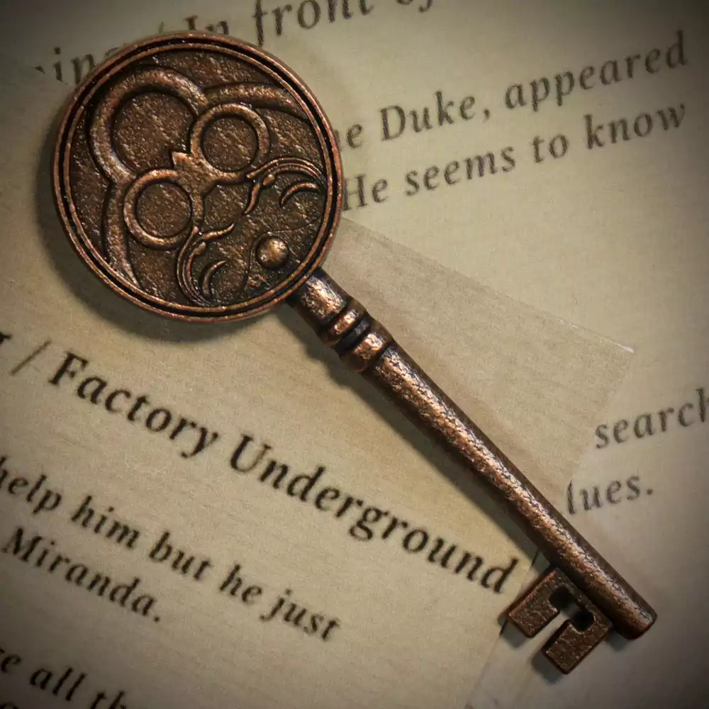 resident-evil-viii-replica-1-1-insignia-key-limited-edition-1751132534-4