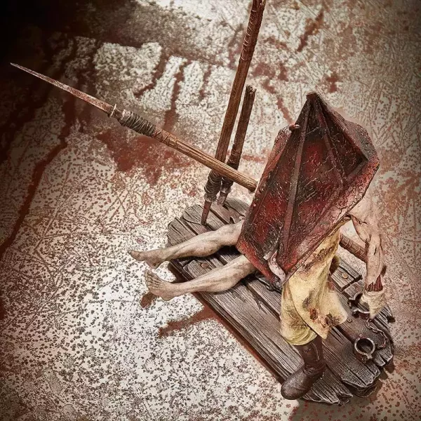 silent-hill-pvc-statue-red-pyramid-thing-30-cm-1751272865-10