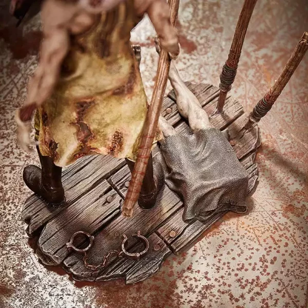 silent-hill-pvc-statue-red-pyramid-thing-30-cm-1751272867-11