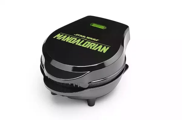star-wars-the-mandalorian-waffle-maker-the-child-1751316421-2