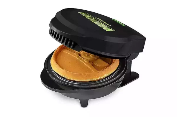 star-wars-the-mandalorian-waffle-maker-the-child-1751316423-3