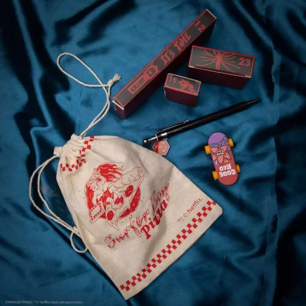 stranger-things-advent-calendar-deluxe-2024-1751121431-3