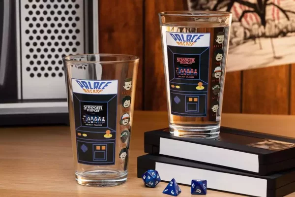 stranger-things-drinking-glass-with-thermo-effect-arcade-400-ml-1751291336-1 stranger-things-drinking-glass-with-thermo-effect-arcade-400-ml-1751291336-1