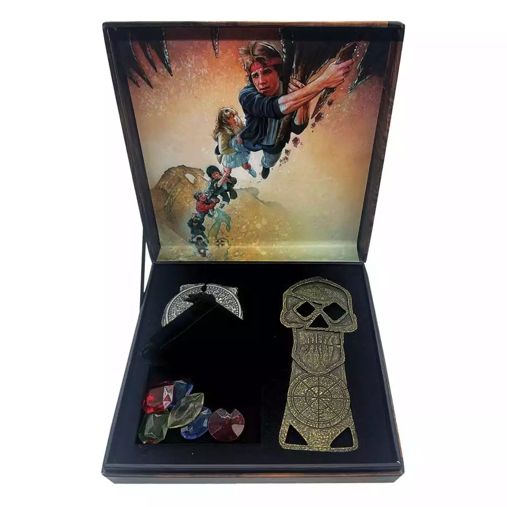 the-goonies-replica-treasure-set-limited-edition-1751133542-5
