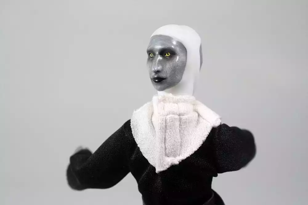 the-nun-action-figure-valak-20-cm-1751228398-6