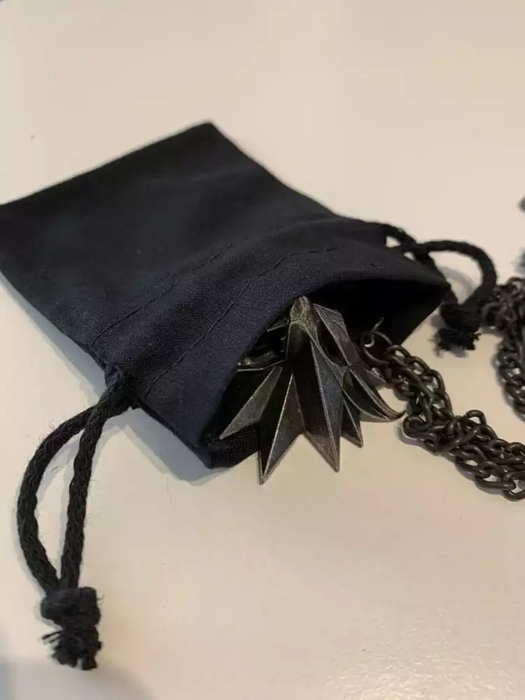 the-witcher-medallion-wolf-school-1751149514-1