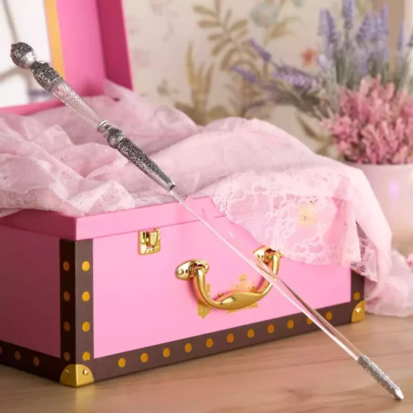 wicked-prop-replica-1-1-glindas-training-wand-555-cm-1751275625-11 wicked-prop-replica-1-1-glindas-training-wand-555-cm-1751275625-11