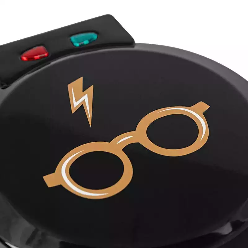 harry-potter-waffle-maker-glasses-and-lightning-bolt-1751493574-5