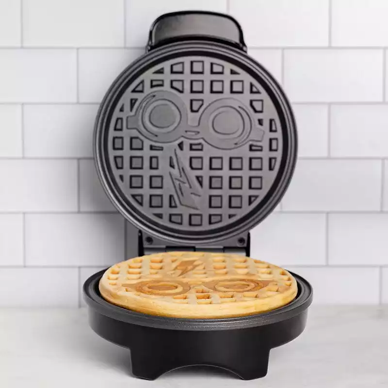harry-potter-waffle-maker-glasses-and-lightning-bolt-1751493577-6