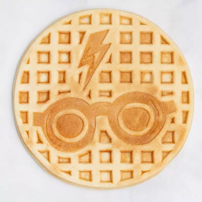 harry-potter-waffle-maker-glasses-and-lightning-bolt-1751493579-7