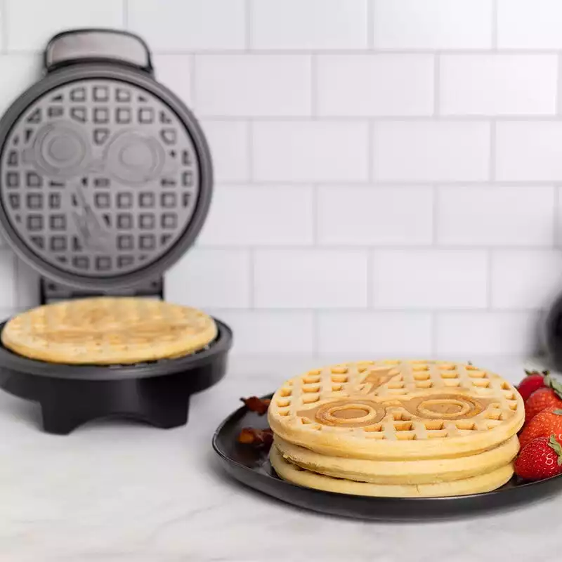 harry-potter-waffle-maker-glasses-and-lightning-bolt-1751493582-8