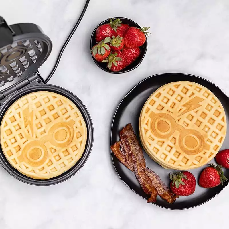 harry-potter-waffle-maker-glasses-and-lightning-bolt-1751493585-9